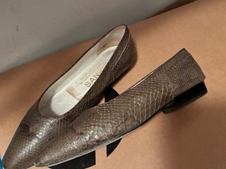 Zapatos Salón SANPEL Hechos a Medida Verde Piel.
