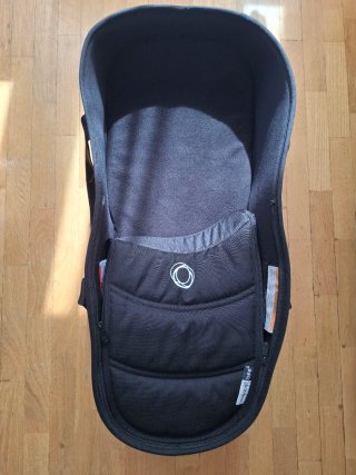Bugaboo Bee 5 con capazo y accesorios