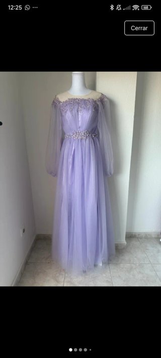 Vestido largo lila con pedrería