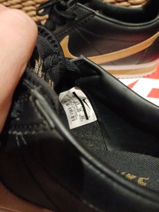 Nike Cortez Mujer Negro y Dorado