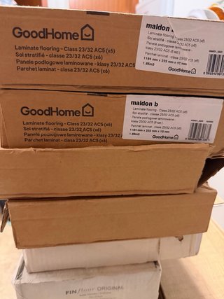 Lote Suelo Laminado GoodHome Maldon 10mm. 9 e m2