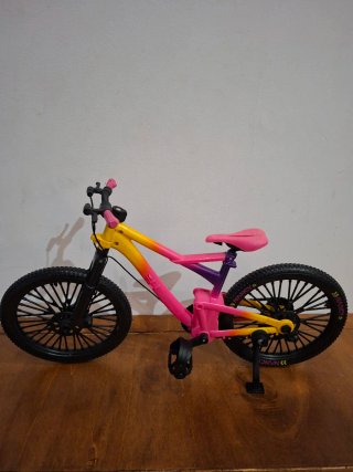 Bicicleta de juguete para muñeca Nancy