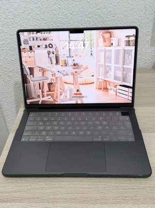 MacBook Pro 14 M5 Pro 24 GB 1 TB COMO NUEVO