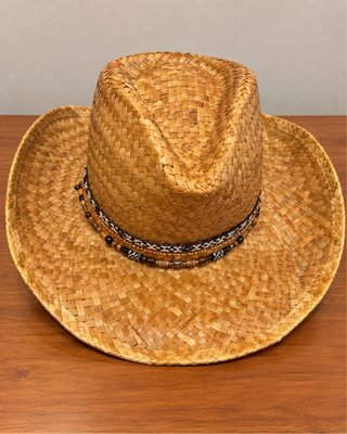 Sombrero de paja cowboy con detalles elegantes
