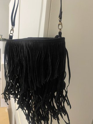 Bolso Negro con Flecos
