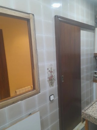 Puerta corredera de madera