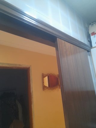 Puerta corredera de madera
