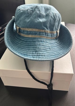 Sombrero de explorador azul