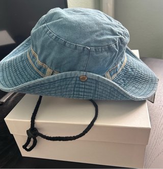 Sombrero de explorador azul