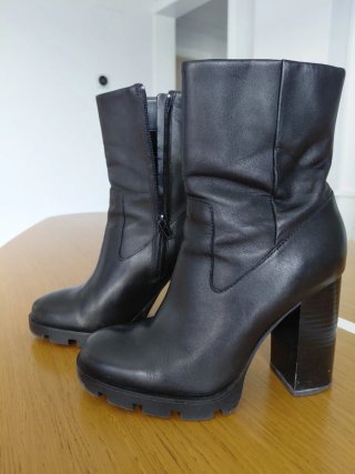 Botines negros tacón alto