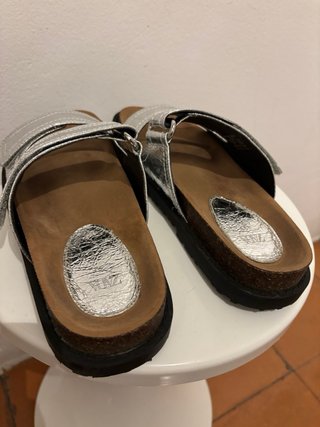 Sandalias de piel Plateadas de Zara
