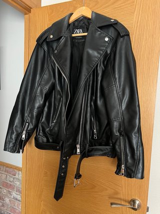 Cazadora Biker Efecto Piel Zara oversize