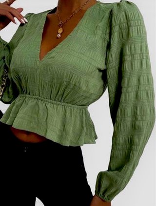 Blusa verde con volantes
