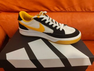 Zapatillas Nike SB Blancas, Amarillas y Negras