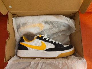Zapatillas Nike SB Blancas, Amarillas y Negras