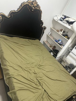 Cama con Cabecero Decorativo