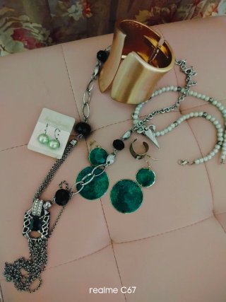 Set di bigiotteria varia