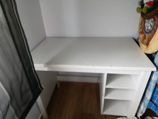Mesa de Escritorio Blanca con Estantes