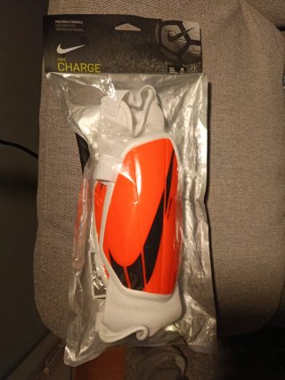Espinilleras Nike Charge Adulto. Talla M
