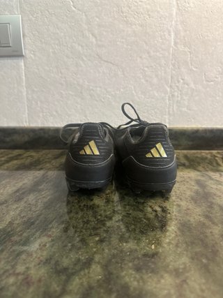 Botas de fútbol adidas