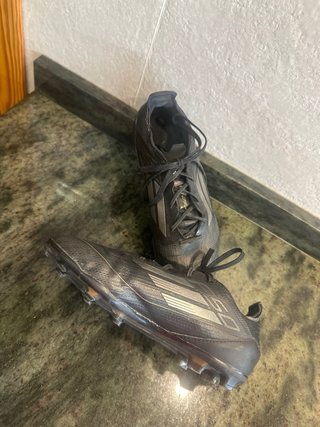 Botas de fútbol adidas
