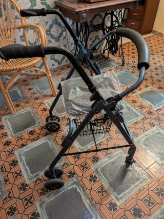 Andador para personas mayores