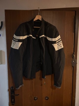 Chaqueta Dainese Negra con Detalles Blancos