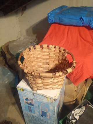 Cesto Antiguo de Paja y Madera