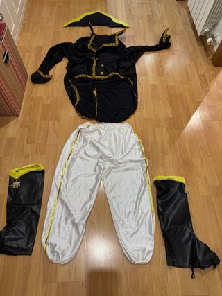 Disfraz de época o pirata con chaqueta y pantalón