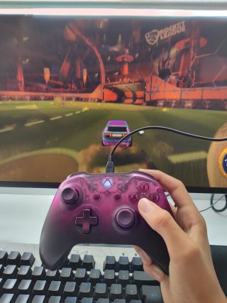 Mando Xbox One Phantom Magenta