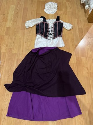 Disfraz de época con falda y corpiño