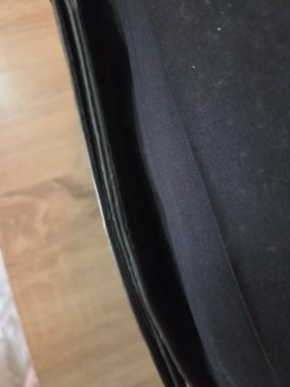 Bolso de fiesta negro con cadena dorada