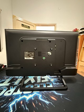 Smart TV Engel 24 pulgadas LE 2485 SM