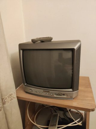 Televisor Aiwa gris