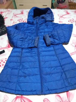 Abrigo Acolchado Azul con Capucha
