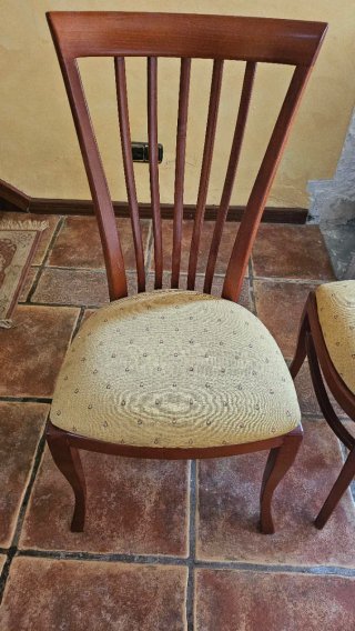Sillas de comedor de madera y tela
