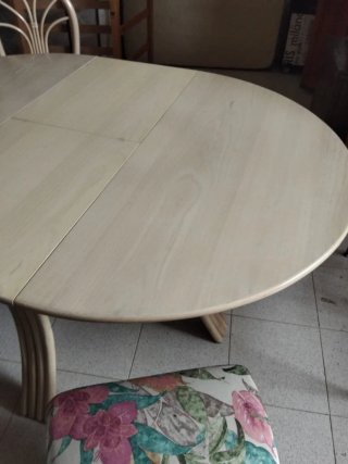 Mesa de Comedor Redonda y 2 Sillas