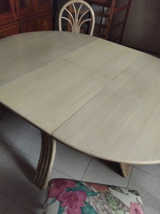 Mesa de Comedor Redonda y 2 Sillas
