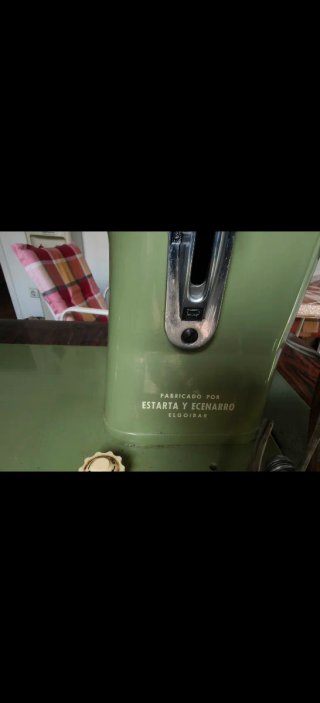 Máquina de coser vintage Sigma Modelo H con mueble