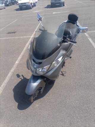 Suzuki Burgman 250 gris,perfecto estado.