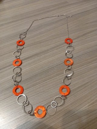 Collar Largo con Aros Naranjas y Plateados