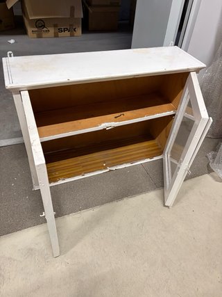 Vitrina antigua de madera y cristal