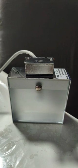 Aplique de luz metálico