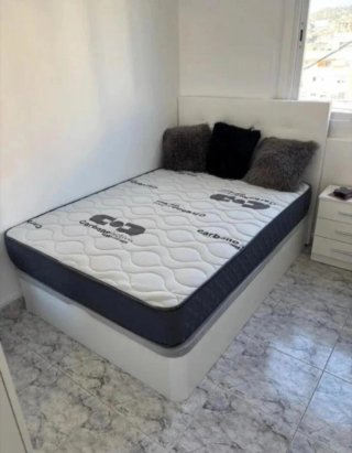 Colchón con Base Tapizada