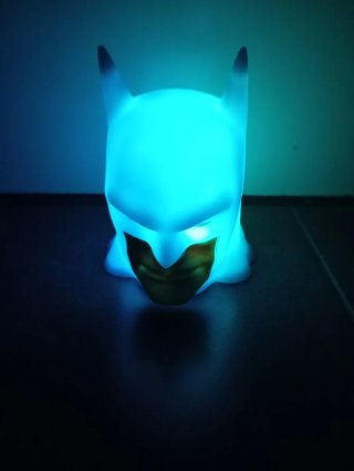 Lámpara Batman o Capitán América, con pilas 9€