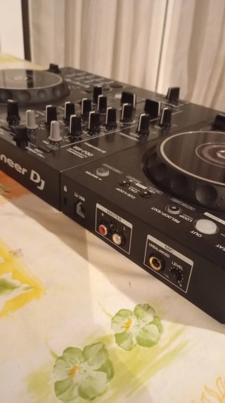 Controladora DJ Pioneer DDJ-400
