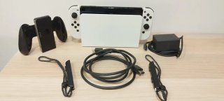IMPOLUTA! Nintendo Switch OLED Blanca
