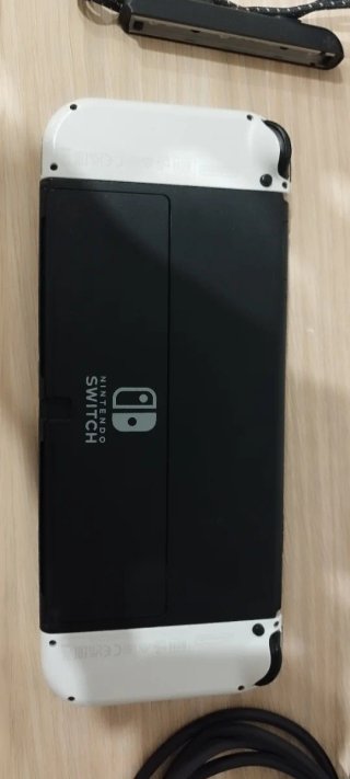 IMPOLUTA! Nintendo Switch OLED Blanca