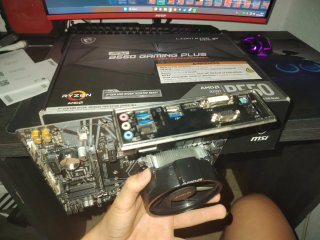 Placa Base Gigabyte A520M + Ryzen 5 5500