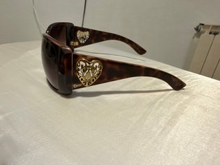Gafas de sol Gucci con detalle de corazón